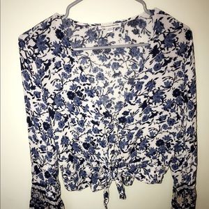 BLUE FLOWER LONG SLEEVE CROP TOP - AE (M)